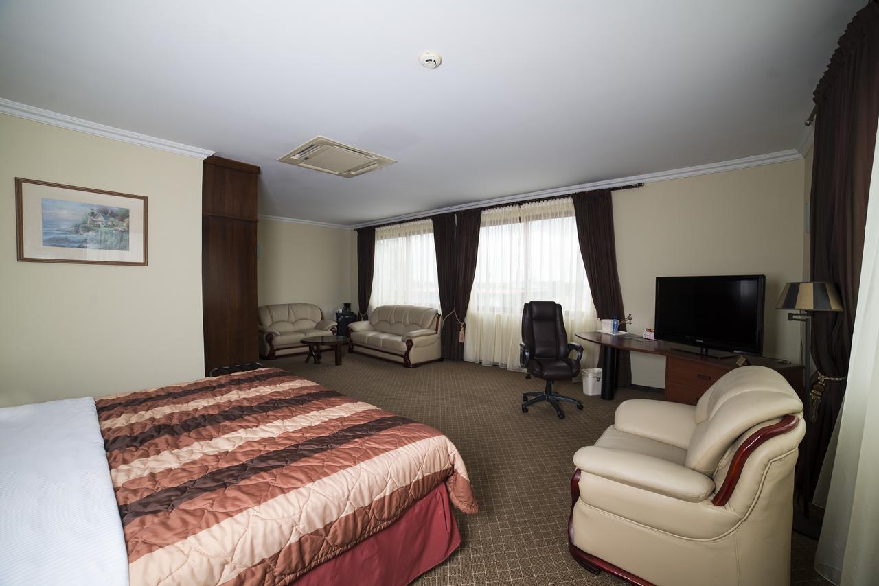 Hotel Elegance Nv 帕拉马里博 外观 照片