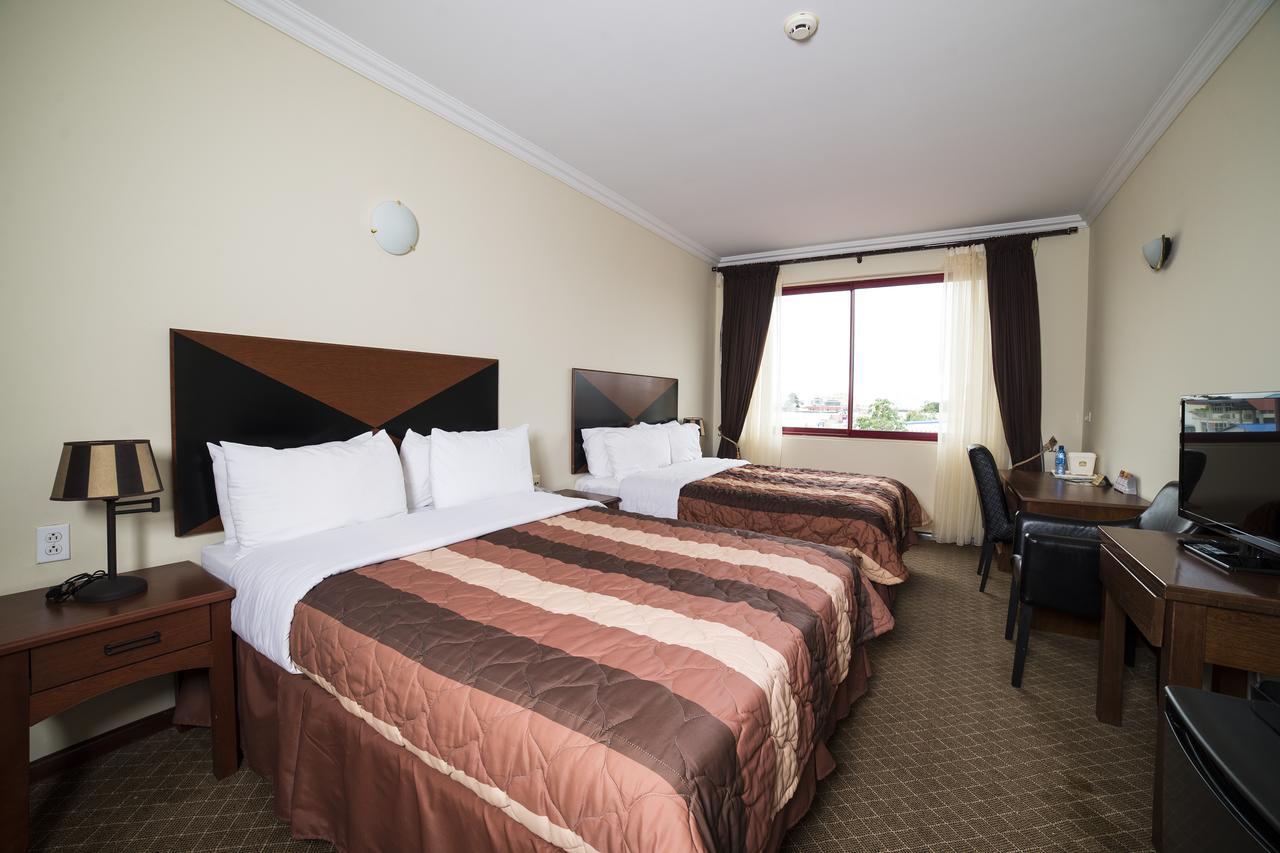 Hotel Elegance Nv 帕拉马里博 外观 照片