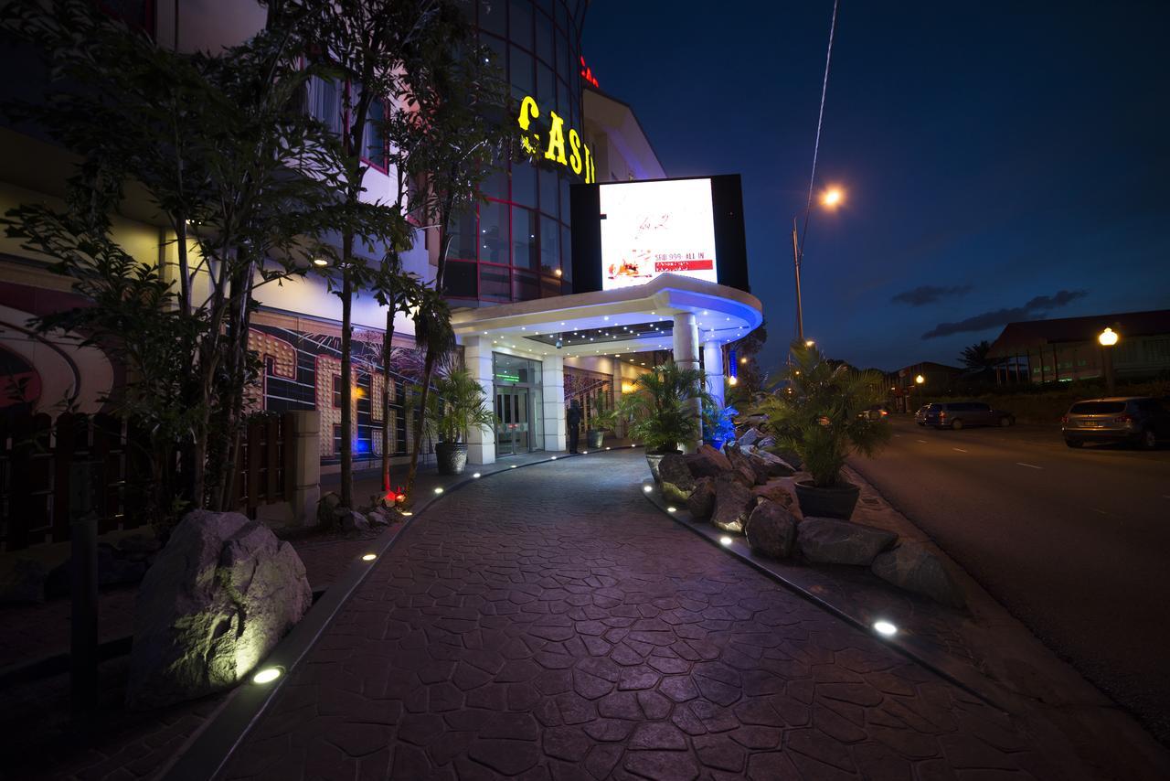 Hotel Elegance Nv 帕拉马里博 外观 照片