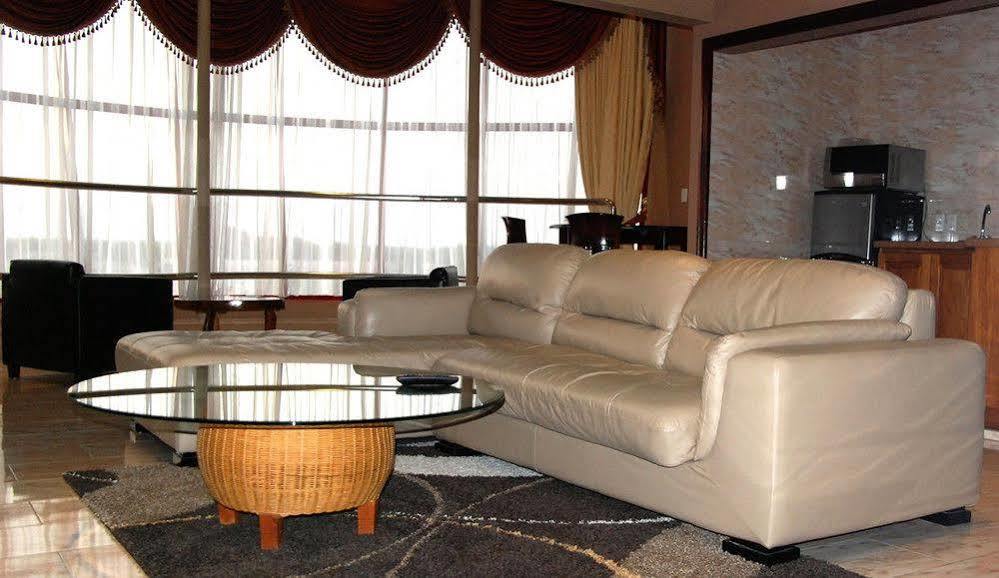 Hotel Elegance Nv 帕拉马里博 外观 照片