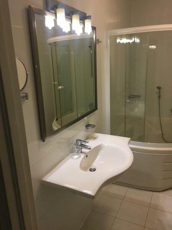 Hotel Elegance Nv 帕拉马里博 外观 照片