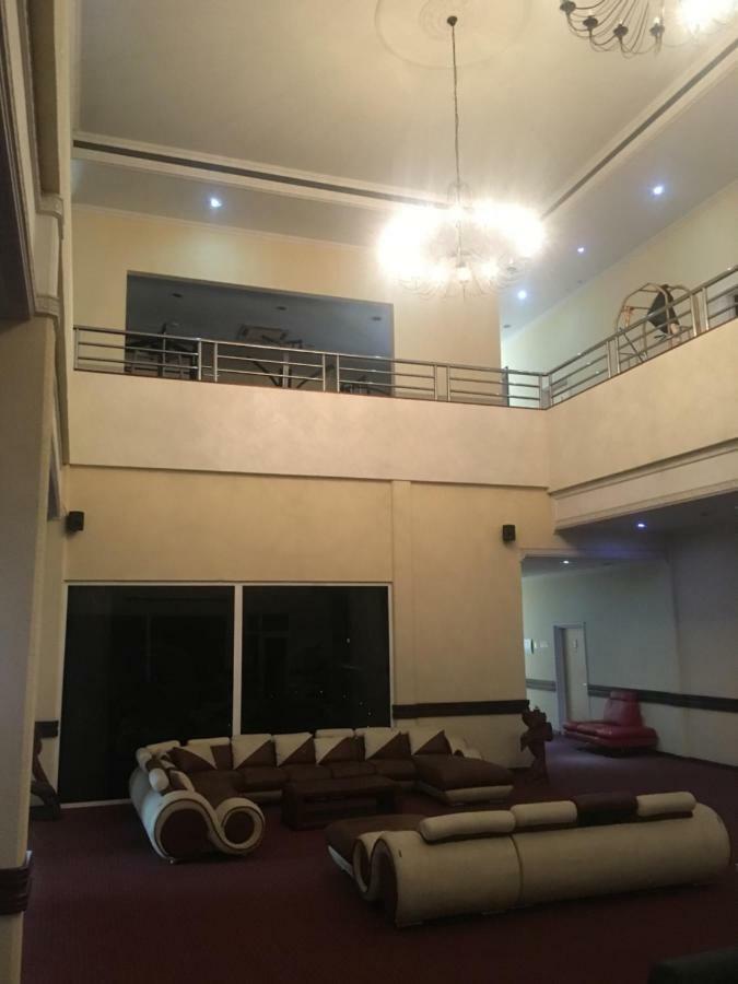 Hotel Elegance Nv 帕拉马里博 外观 照片